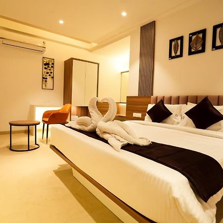 Hotel Veesons Executive Solapur Zewnętrze zdjęcie