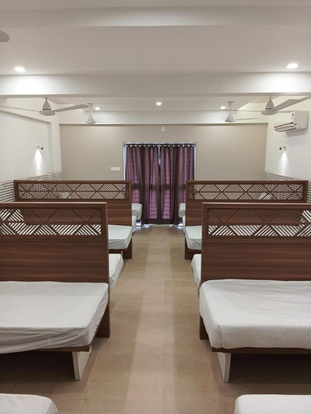 Hotel Veesons Executive Solapur Zewnętrze zdjęcie