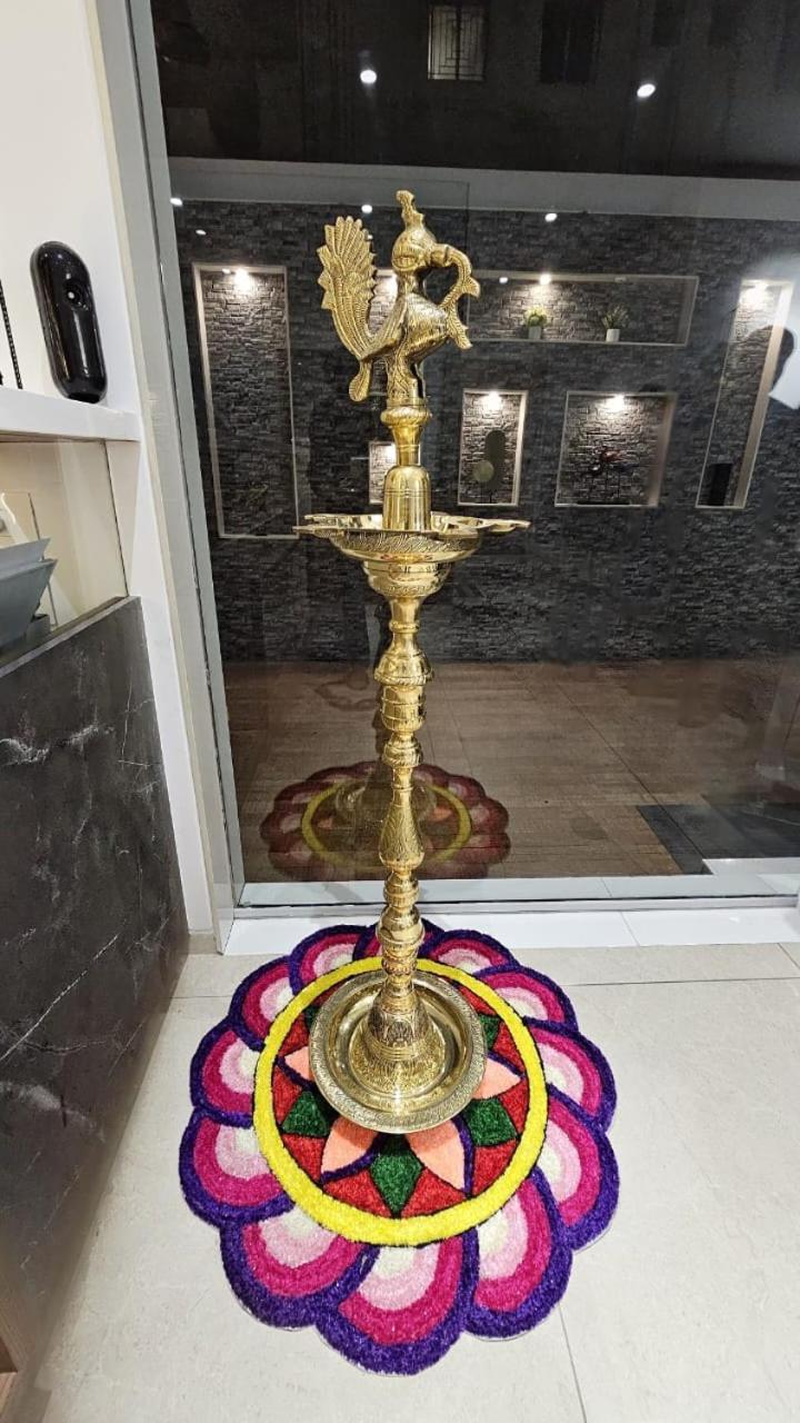Hotel Veesons Executive Solapur Zewnętrze zdjęcie