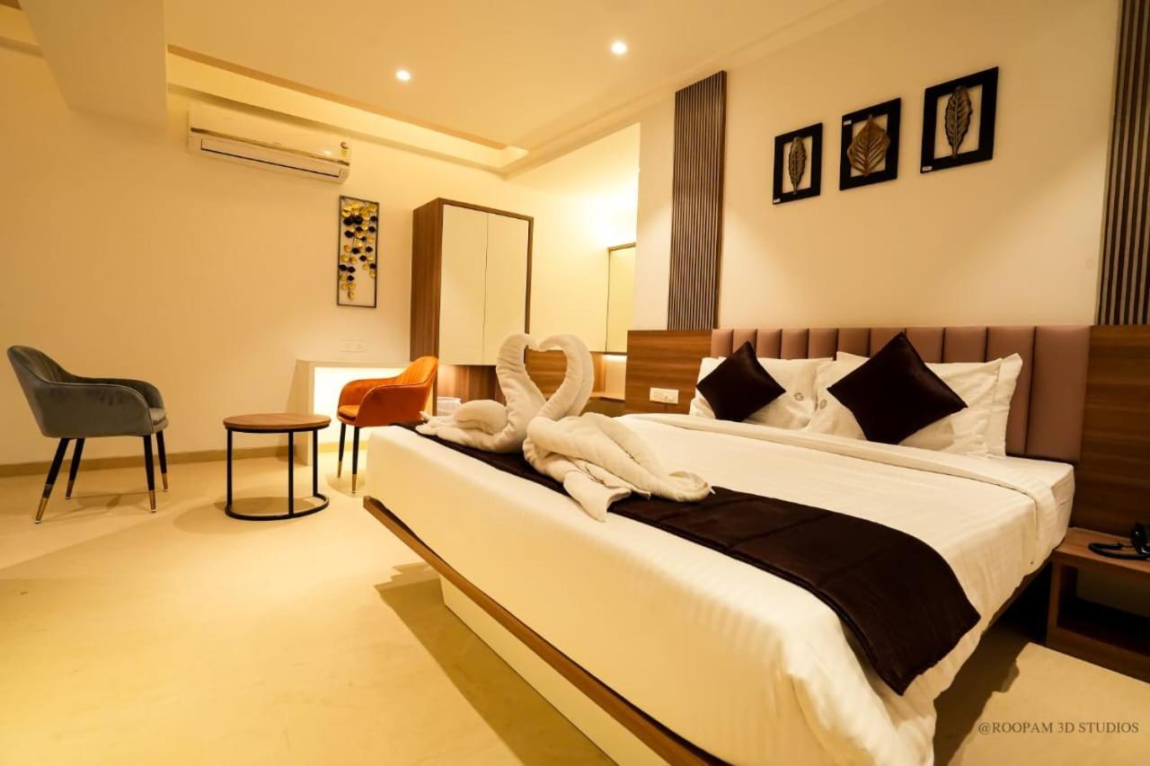 Hotel Veesons Executive Solapur Zewnętrze zdjęcie