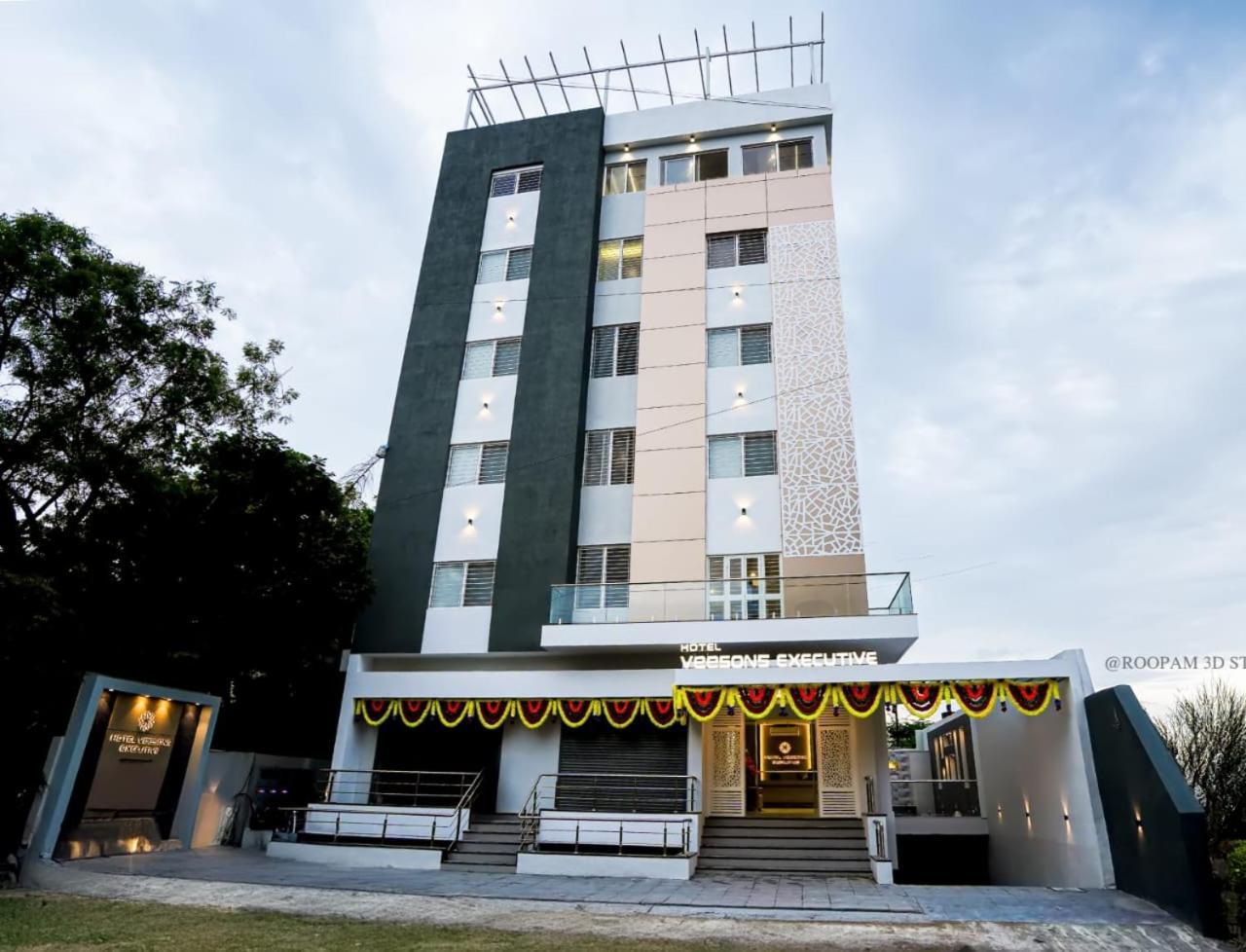 Hotel Veesons Executive Solapur Zewnętrze zdjęcie